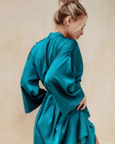 Peignoir en soie jusqu'aux genoux